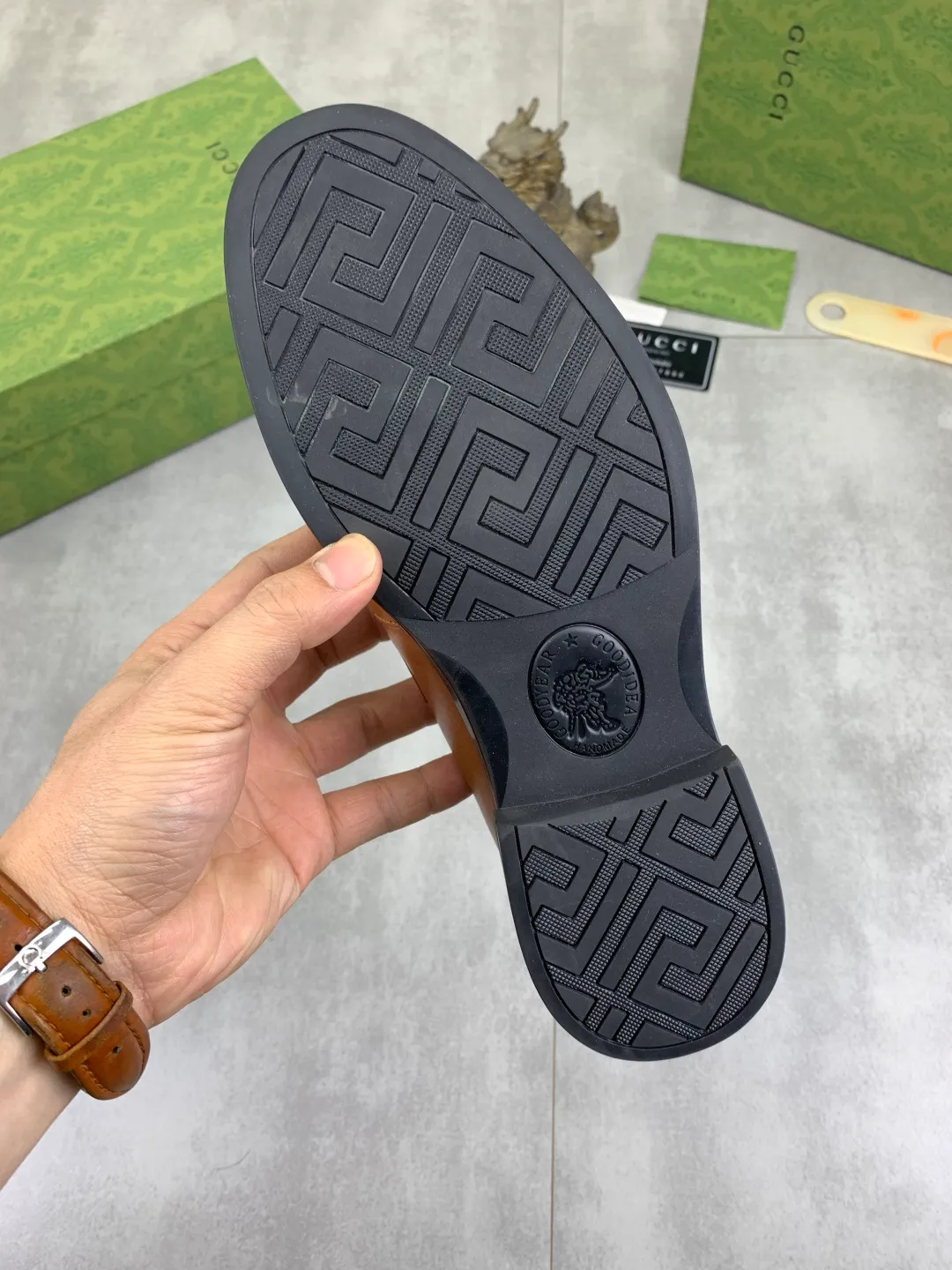 Men's shoes💰P500💰【New model, soft and comfortable Gucci classic business leather shoes hot selection (Gucci) official website latest Gucci business leather shoes, hot style 💥 simple and elegant style, exclusive for trendy men. Unique official website latest brand original double G embossed elements 👑 Gucci original decoration, fashionable and generous, the fabric is original calfskin ✅ Fully imported first-layer pigskin lining, the official website specifies wear-resistant, rubber business outsole, the classic model is taken in kind at the counter 🎬38-44 (customized at 45) black Brown optional